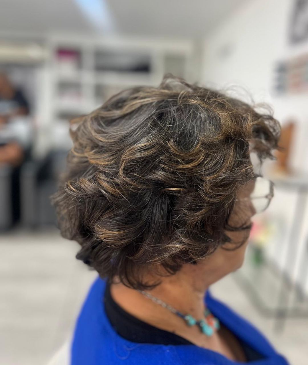 Brushing bouclé mèches